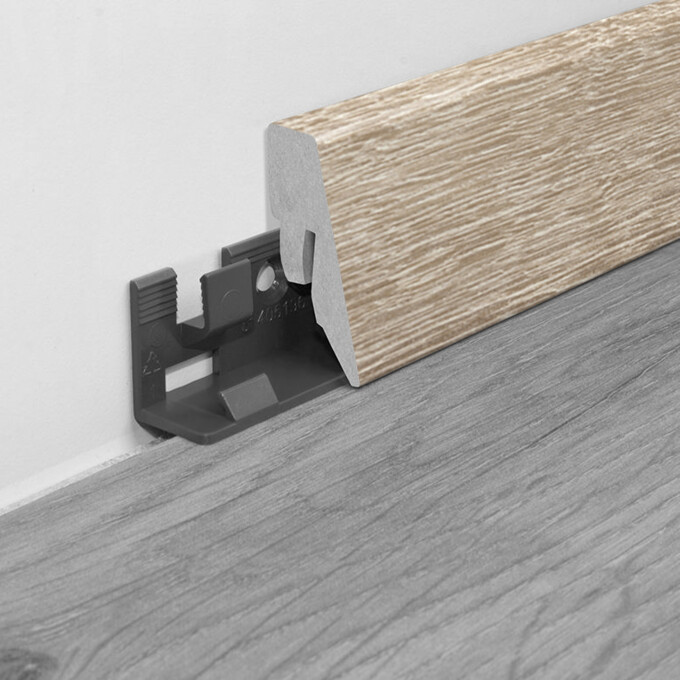 LOGOCLIC<sup>®</sup> klassische Sockelleisten Sockelleiste K40C: Dekor K071 Light Oak