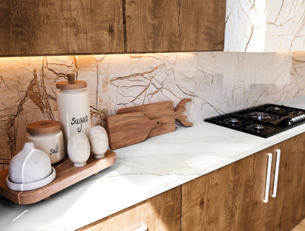 Moderne Küche mit Holzschränken, Gewürzbehältern und Gaskochfeld. Beleuchtung unter den Schränken hebt die Arbeitsplatte hervor.