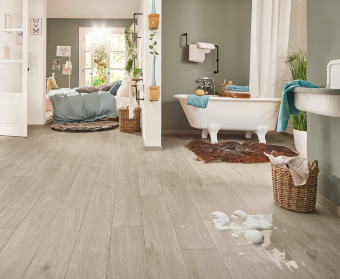 Laminat aquaprotect für das Bad und Duschräume mit Spritzwasserschutz und antibakterieller Oberfläche