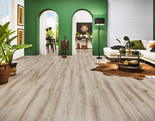 Designer-Laminat Eiche von LOGOCLIC<sup>®</sup> im Wohnzimmer in Hellbraun mit matter Oberfläche