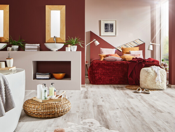 Gemütliches Schlafzimmer und Bad mit Feuchtraumboden 'Aquaprotect.