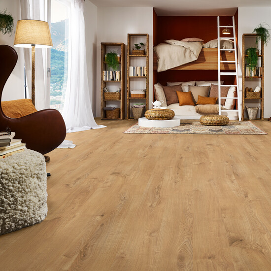 Ein gemütliches Schlafzimmer in warmen Tönen